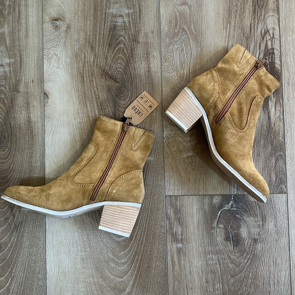 Crevo Leather Ankle Booties in Chestnut - Size 6.5 - Picture 5 of 9